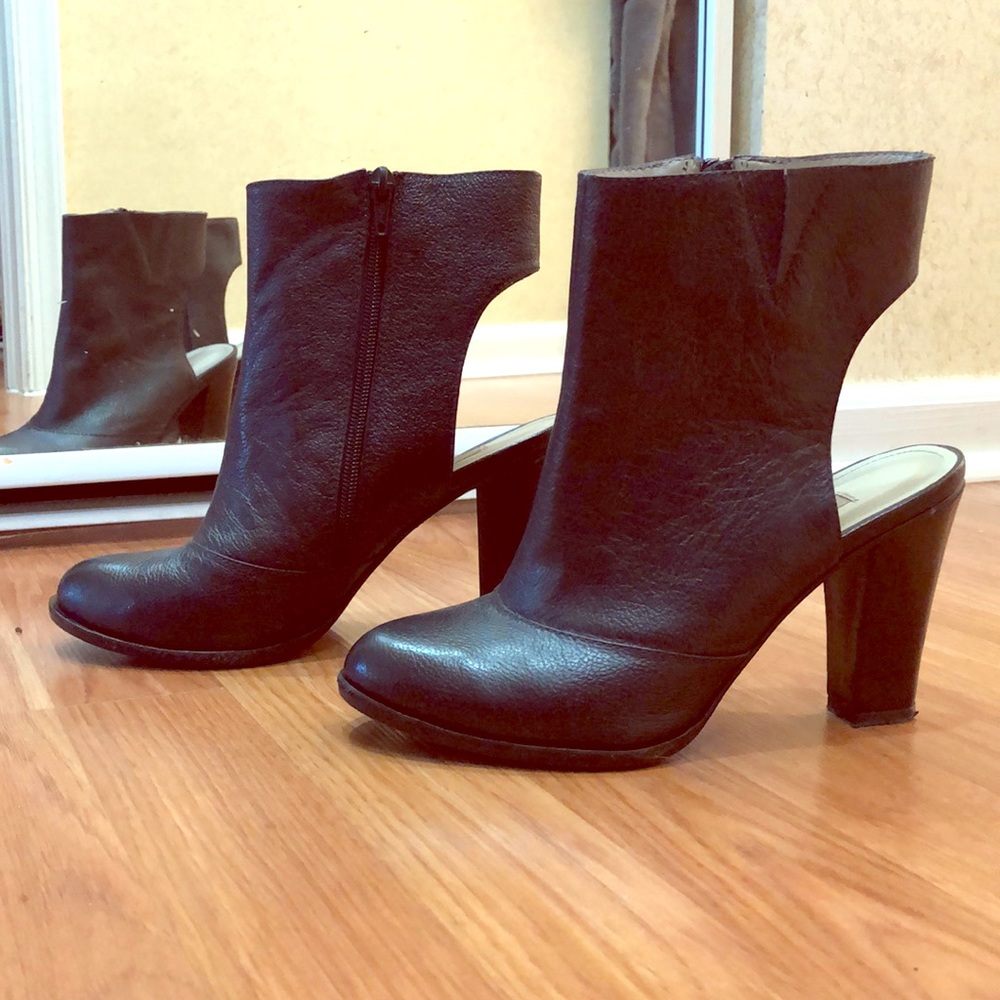 High Fashion above Ankle Boots sz 7 heel cutout